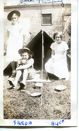 Backyard camping w Frieda & Alice