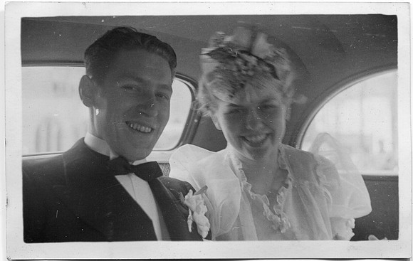 Wanda & groomsman 1 in car